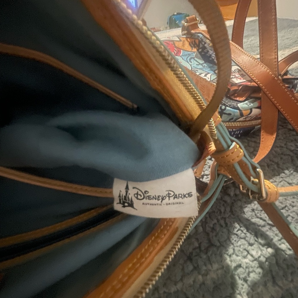 Dooney and Burke 2017 Walt Disney World Marathon weekend satchel - Picture 10 of 11